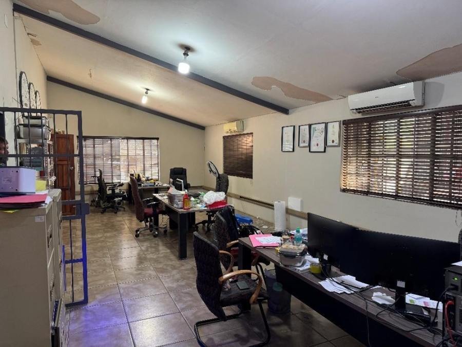 8 Bedroom Property for Sale in Uitzicht AH Gauteng