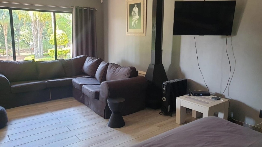8 Bedroom Property for Sale in Uitzicht AH Gauteng