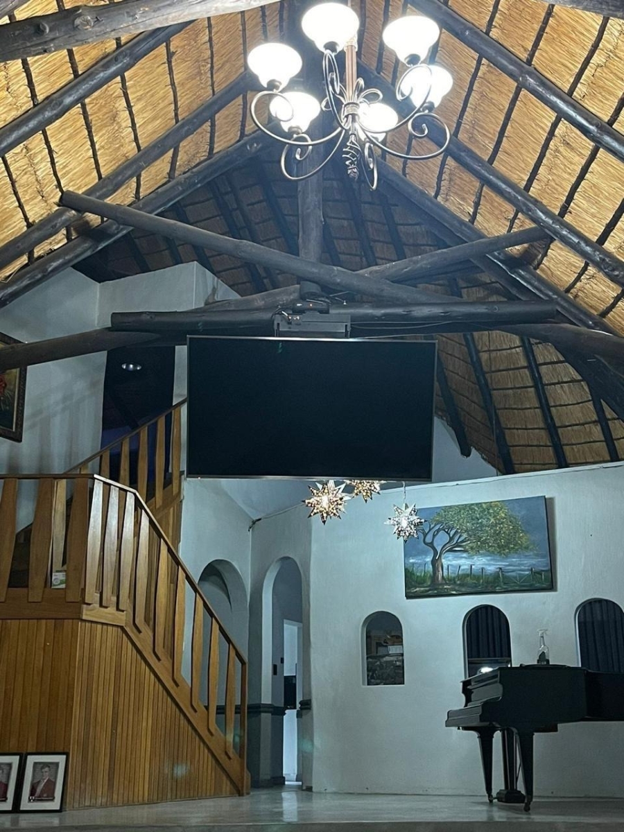 8 Bedroom Property for Sale in Uitzicht AH Gauteng