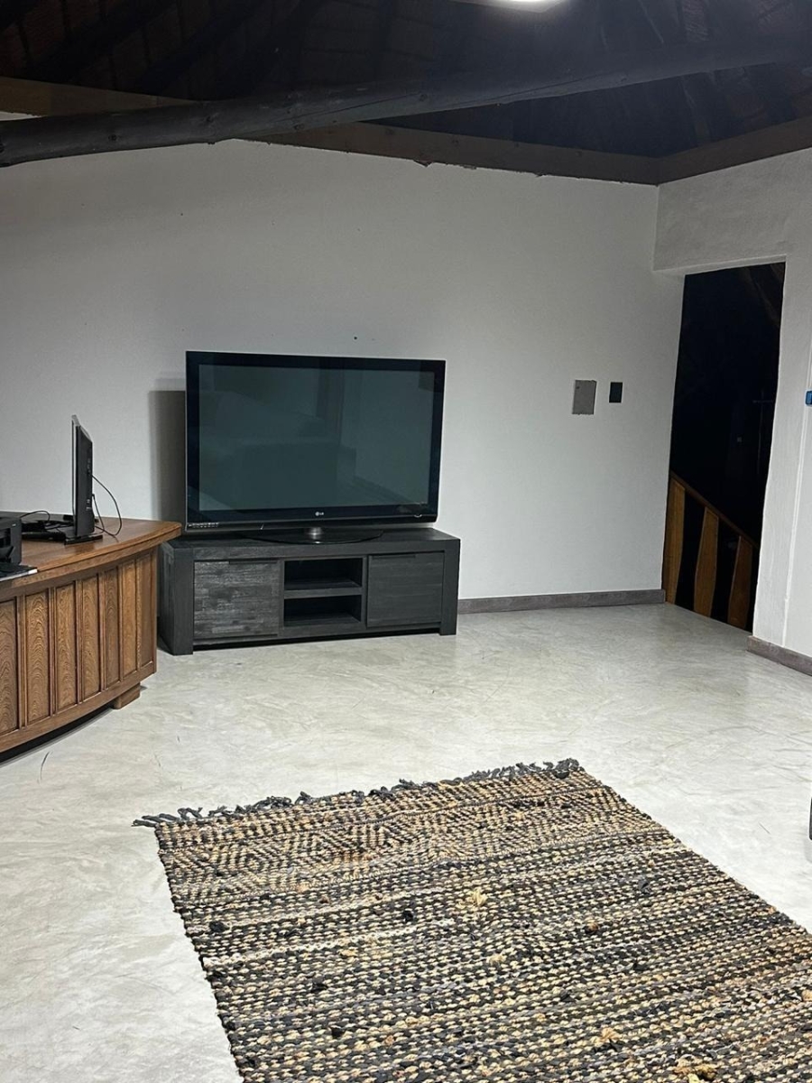 8 Bedroom Property for Sale in Uitzicht AH Gauteng