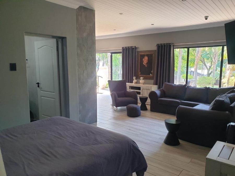 8 Bedroom Property for Sale in Uitzicht AH Gauteng