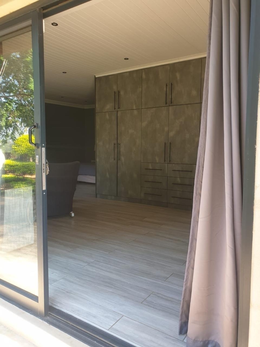 8 Bedroom Property for Sale in Uitzicht AH Gauteng