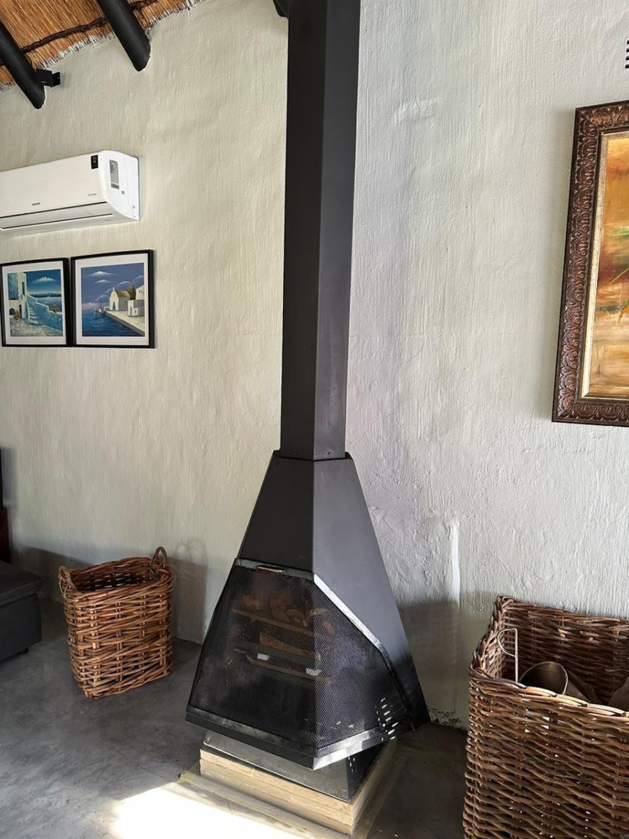 8 Bedroom Property for Sale in Uitzicht AH Gauteng