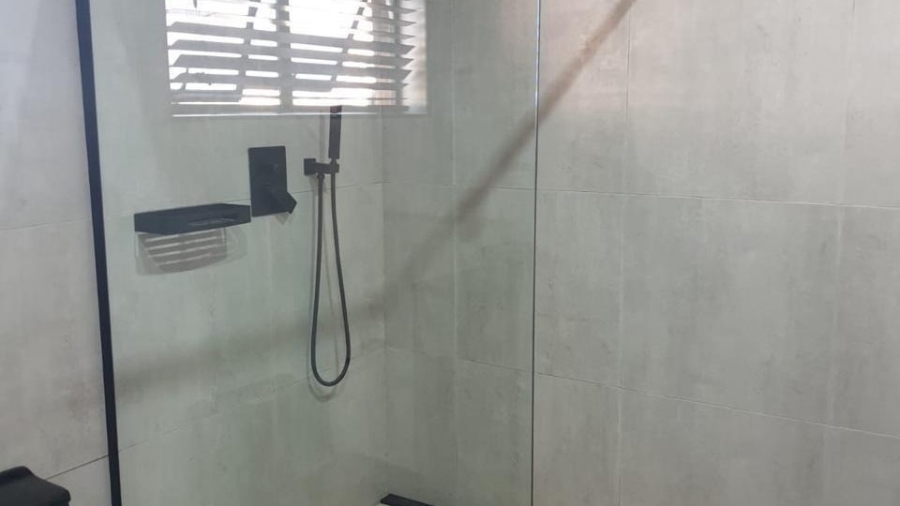 8 Bedroom Property for Sale in Uitzicht AH Gauteng