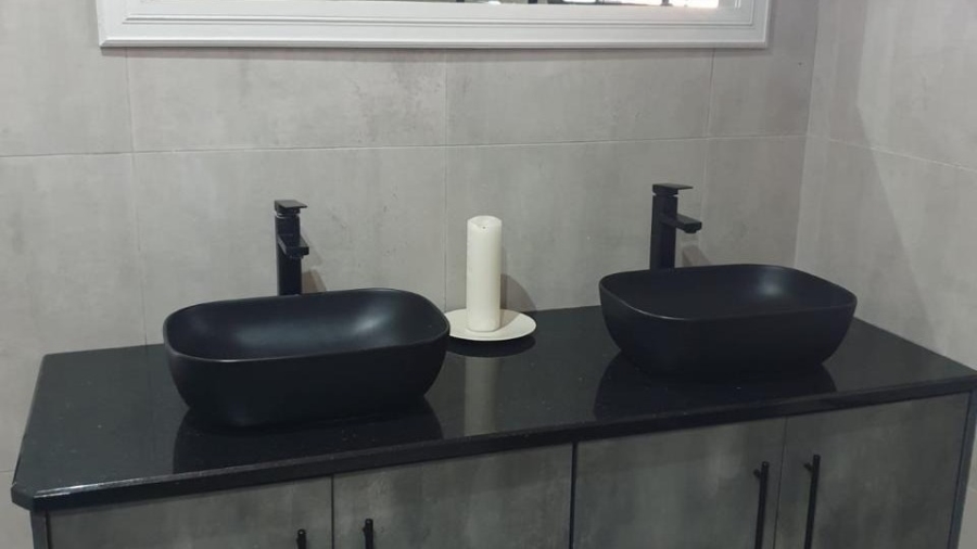 8 Bedroom Property for Sale in Uitzicht AH Gauteng