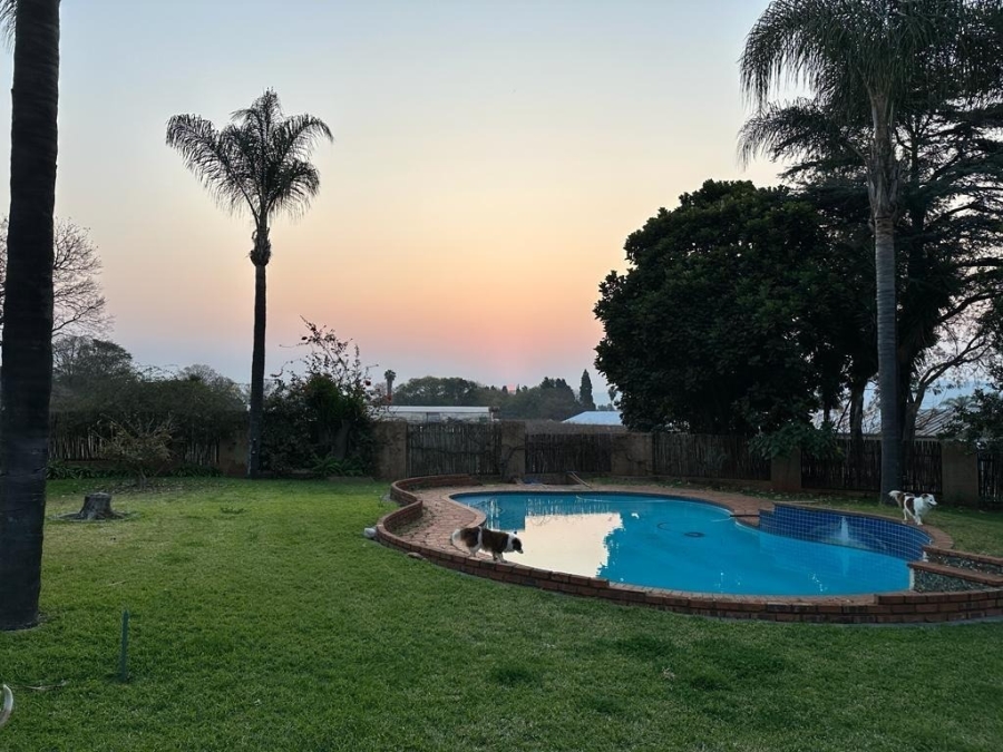 8 Bedroom Property for Sale in Uitzicht AH Gauteng