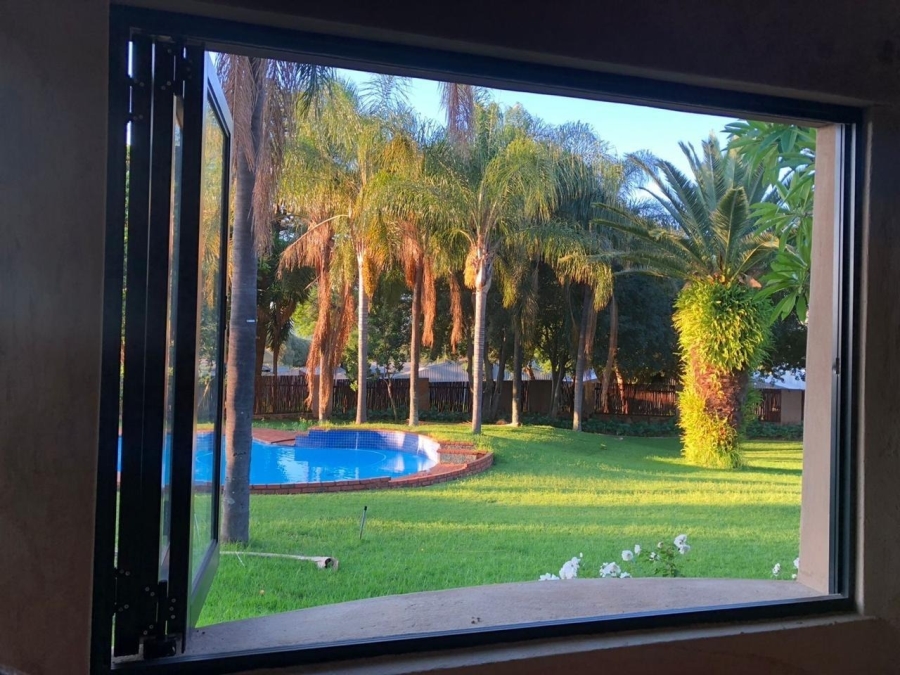 8 Bedroom Property for Sale in Uitzicht AH Gauteng