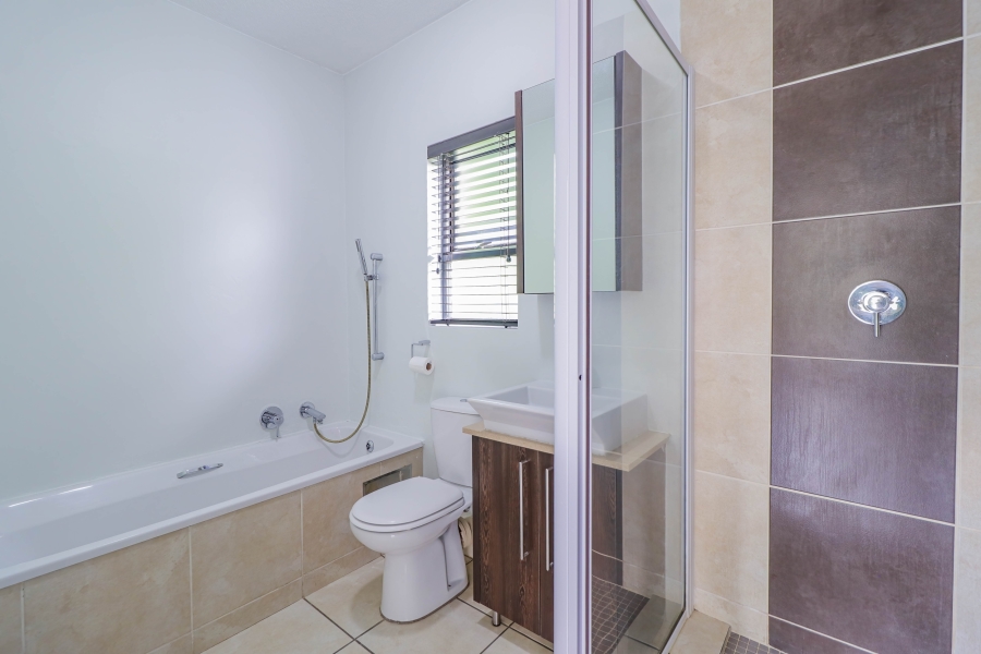 1 Bedroom Property for Sale in Bryanston Gauteng