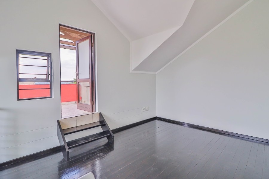1 Bedroom Property for Sale in Bryanston Gauteng