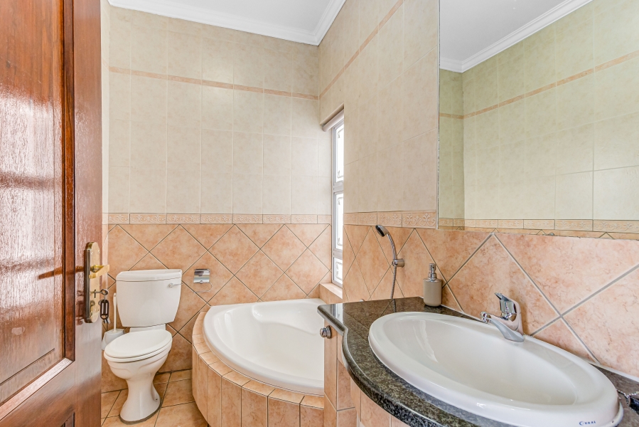 To Let 4 Bedroom Property for Rent in Sunninghill Gauteng