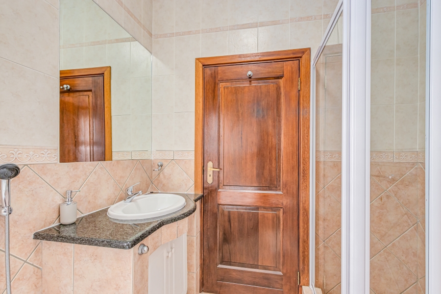 To Let 4 Bedroom Property for Rent in Sunninghill Gauteng