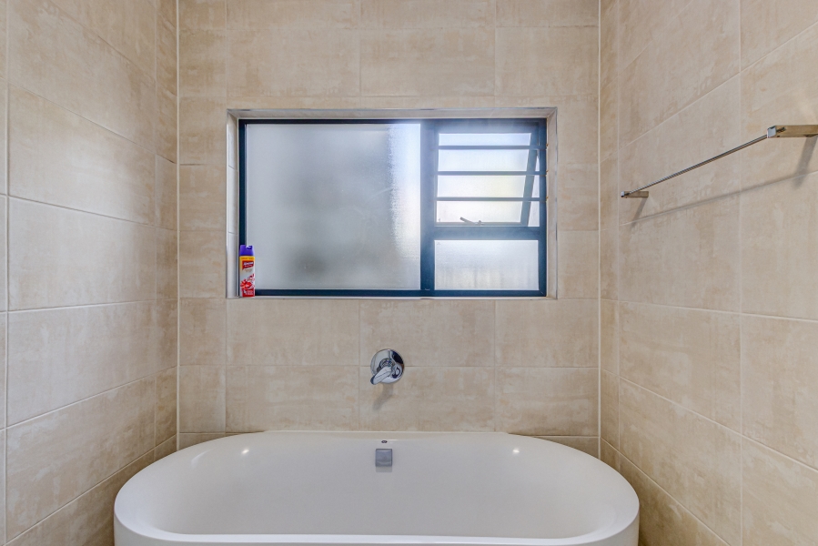 3 Bedroom Property for Sale in Waterfall Gauteng