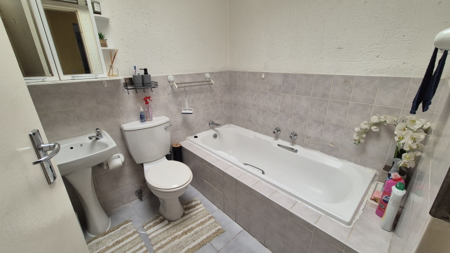 2 Bedroom Property for Sale in Marais Steyn Park Gauteng