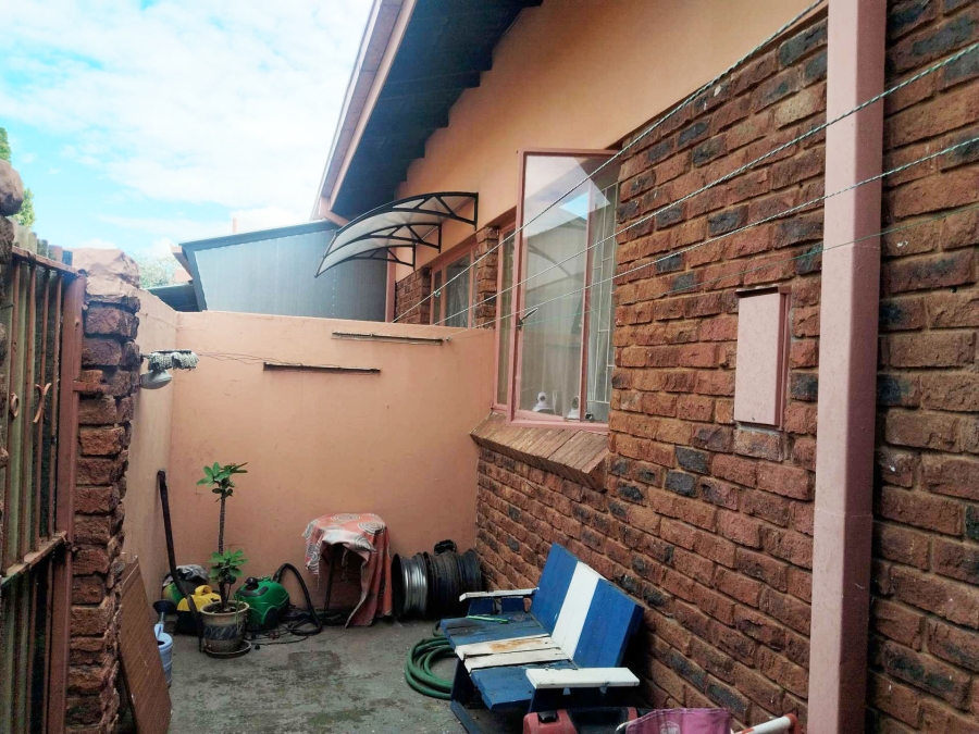 2 Bedroom Property for Sale in Hermanstad Gauteng