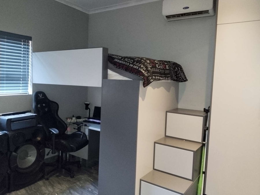4 Bedroom Property for Sale in Mountain View Gauteng