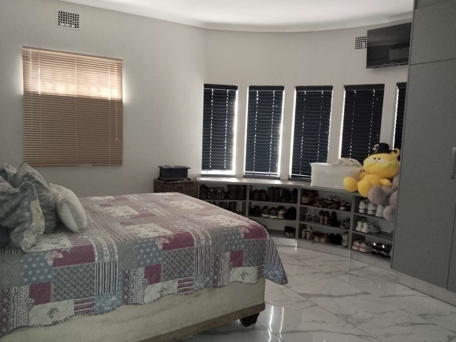 4 Bedroom Property for Sale in Mountain View Gauteng