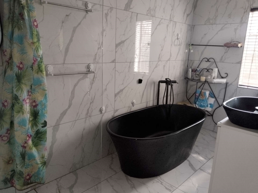4 Bedroom Property for Sale in Mountain View Gauteng