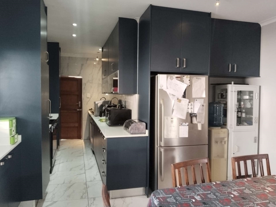 4 Bedroom Property for Sale in Mountain View Gauteng