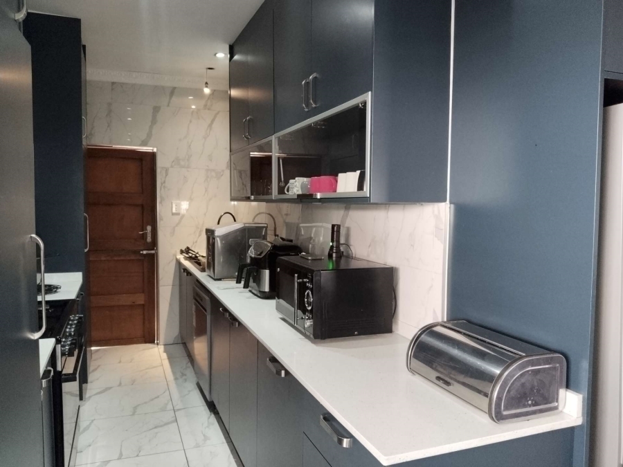 4 Bedroom Property for Sale in Mountain View Gauteng