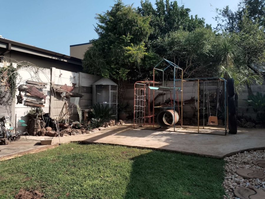 4 Bedroom Property for Sale in Mountain View Gauteng