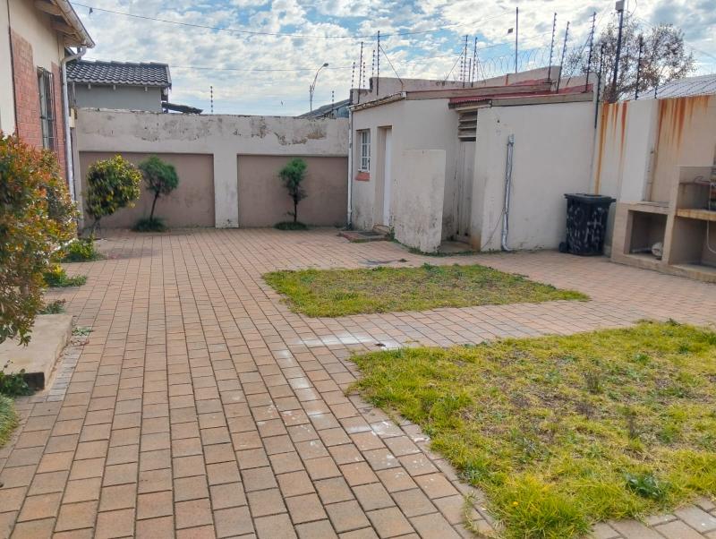 4 Bedroom Property for Sale in Townsview Gauteng