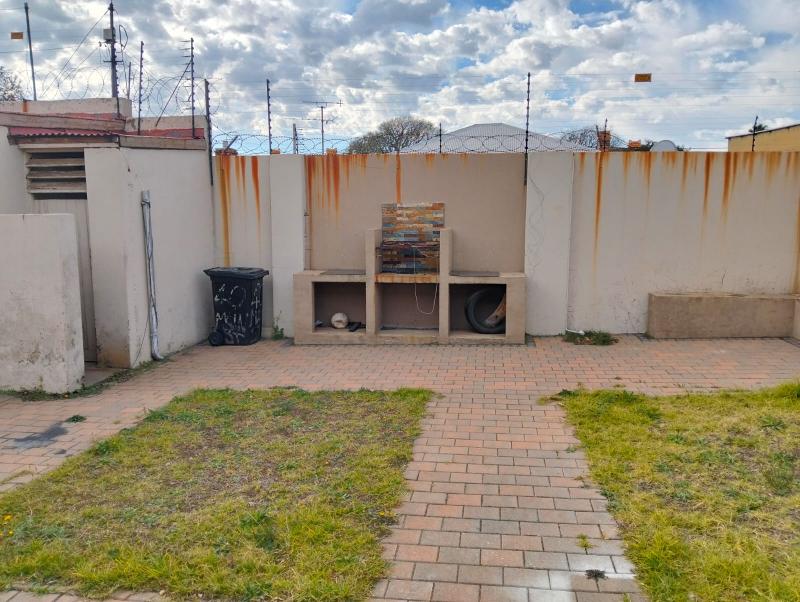 4 Bedroom Property for Sale in Townsview Gauteng
