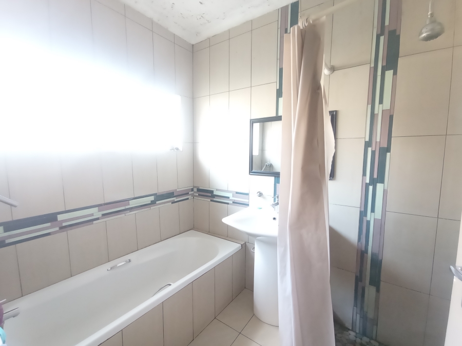 5 Bedroom Property for Sale in Brixton Gauteng
