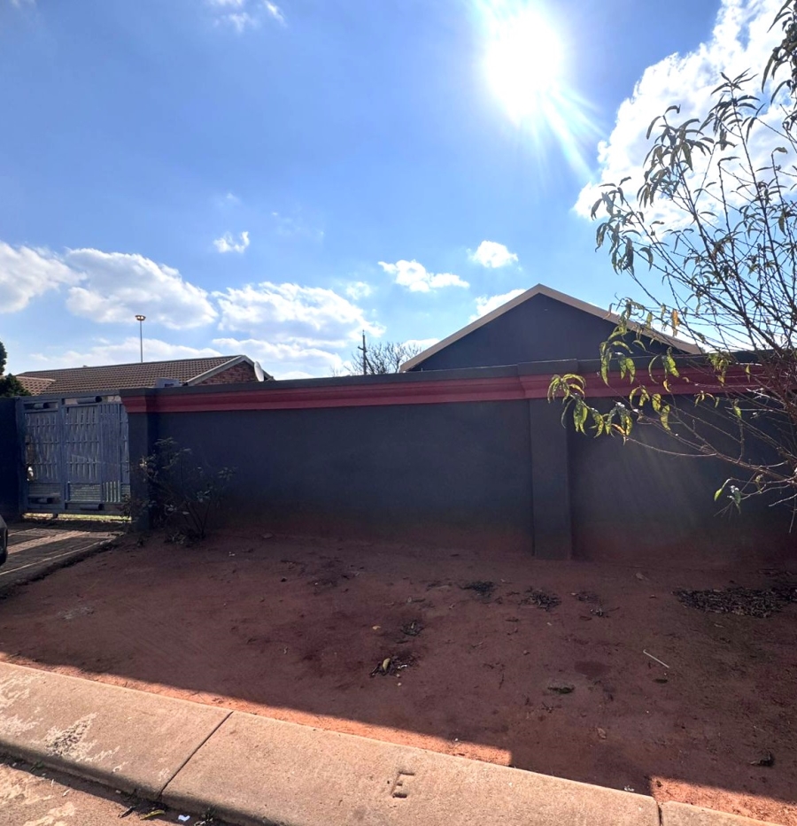 3 Bedroom Property for Sale in Vosloorus Ext 5 Gauteng