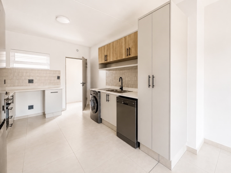 To Let 2 Bedroom Property for Rent in Fourways Gauteng