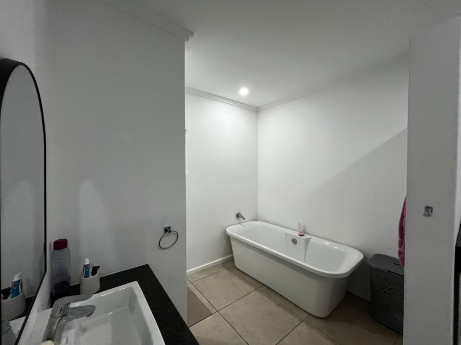 To Let 2 Bedroom Property for Rent in Lonehill Gauteng