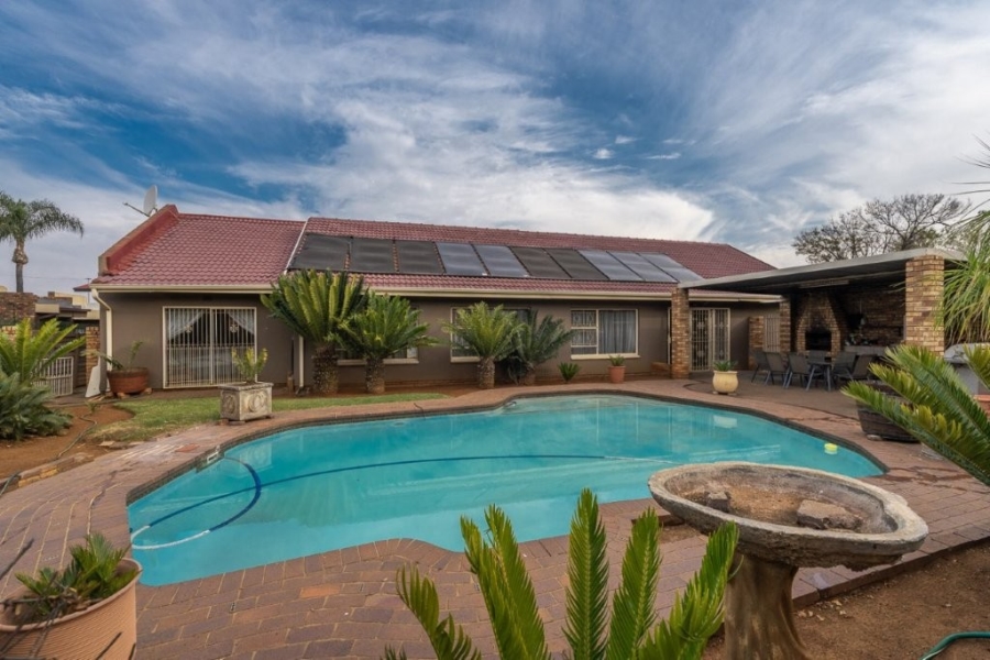 4 Bedroom Property for Sale in Albemarle Ext 2 Gauteng