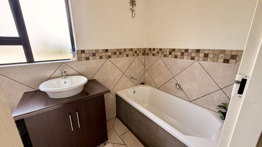 4 Bedroom Property for Sale in Terenure Gauteng