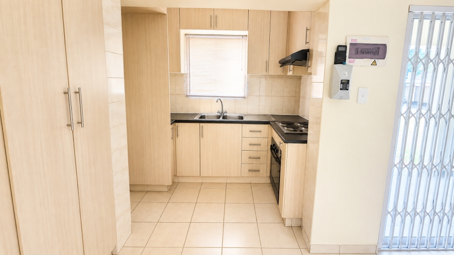 To Let 1 Bedroom Property for Rent in Lambton Gauteng