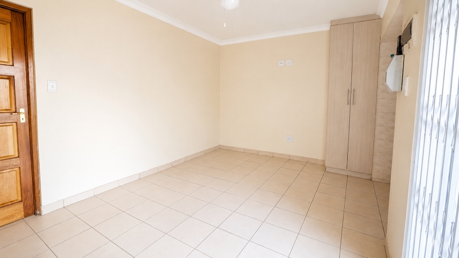 To Let 1 Bedroom Property for Rent in Lambton Gauteng