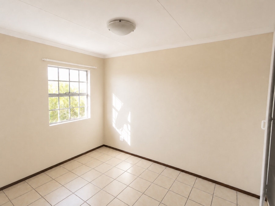 To Let 2 Bedroom Property for Rent in Moffat View Gauteng