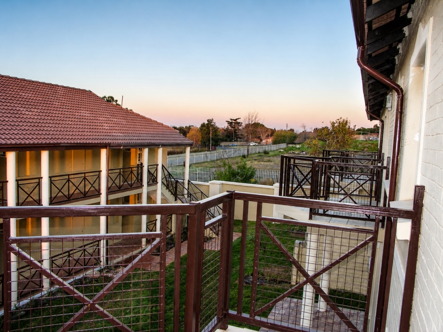 To Let 2 Bedroom Property for Rent in Moffat View Gauteng