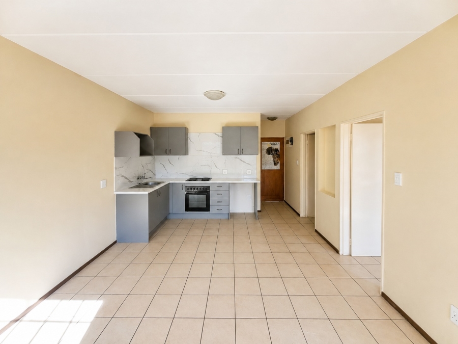 To Let 2 Bedroom Property for Rent in Moffat View Gauteng