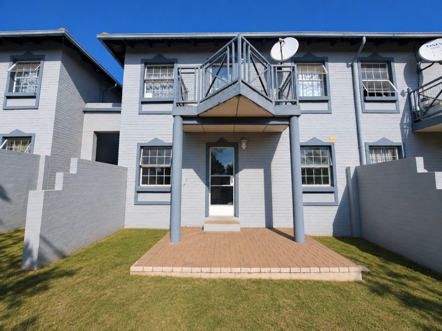 To Let 2 Bedroom Property for Rent in Moffat View Gauteng