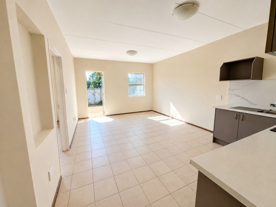 To Let 2 Bedroom Property for Rent in Moffat View Gauteng