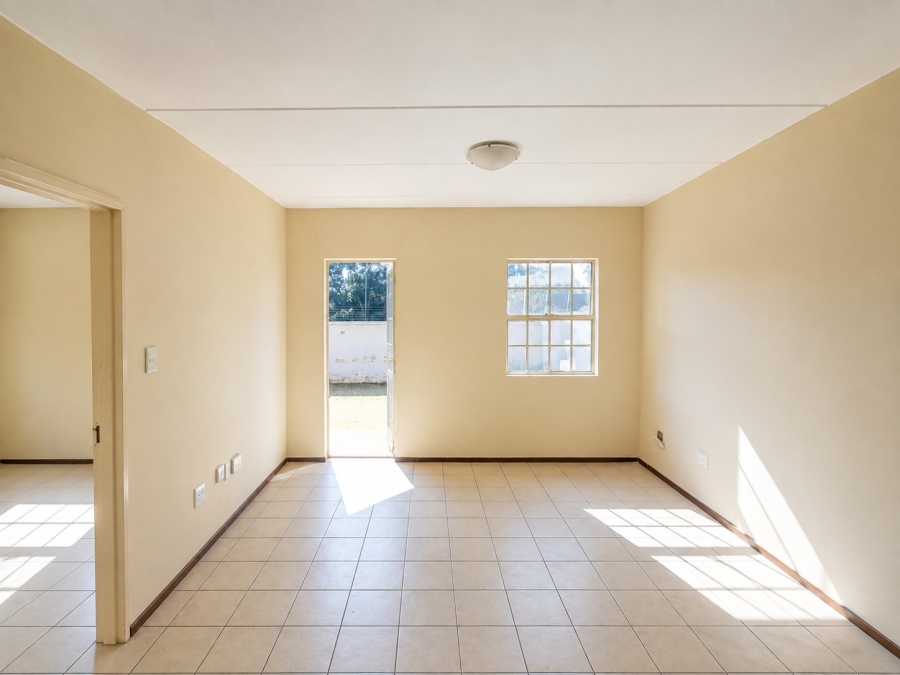 To Let 2 Bedroom Property for Rent in Moffat View Gauteng