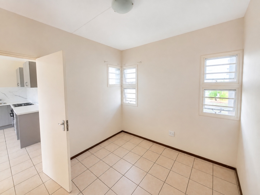 To Let 2 Bedroom Property for Rent in Moffat View Gauteng