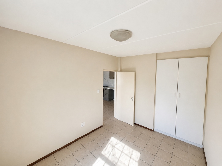 To Let 2 Bedroom Property for Rent in Moffat View Gauteng