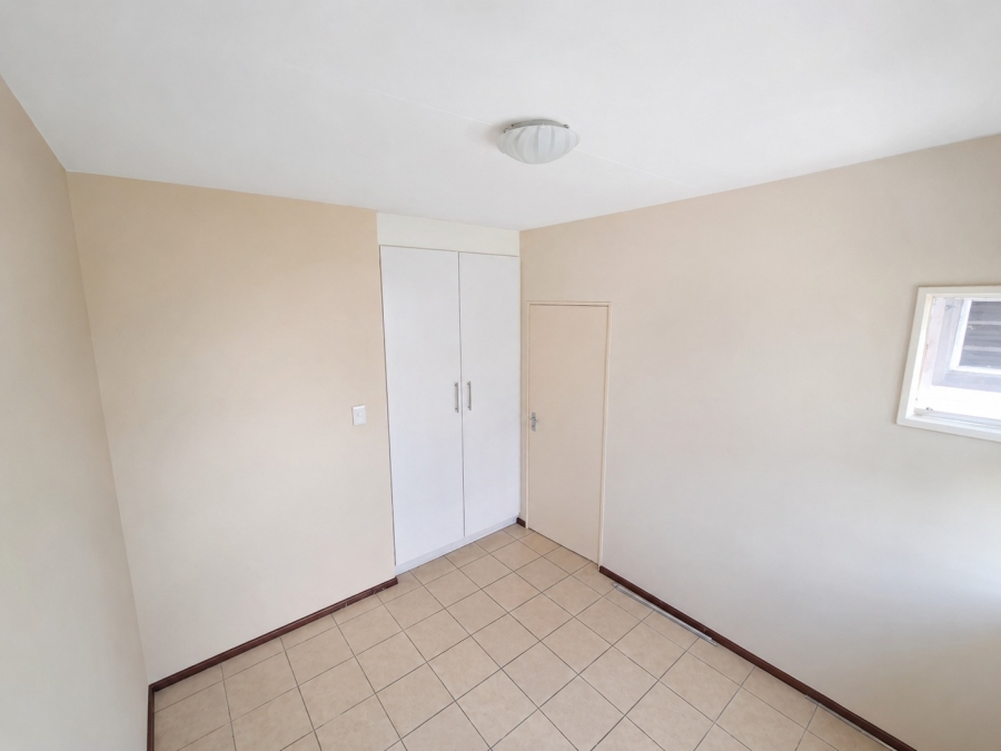 To Let 2 Bedroom Property for Rent in Moffat View Gauteng