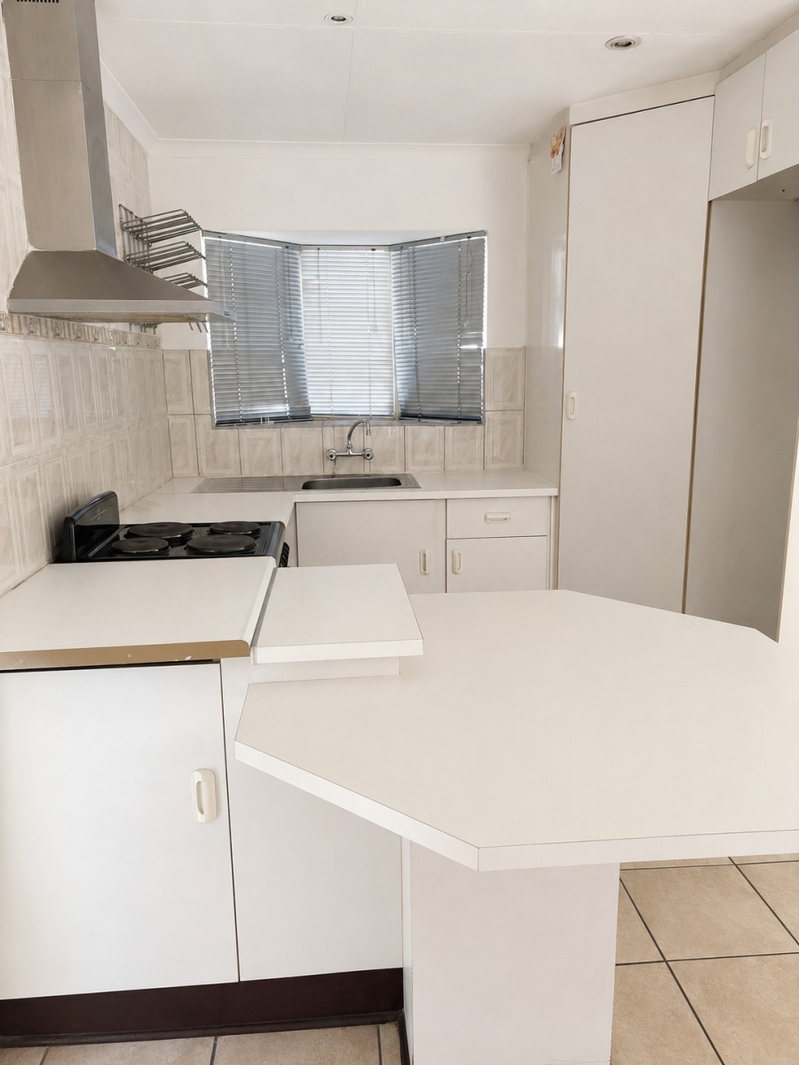 To Let 1 Bedroom Property for Rent in Ormonde Gauteng