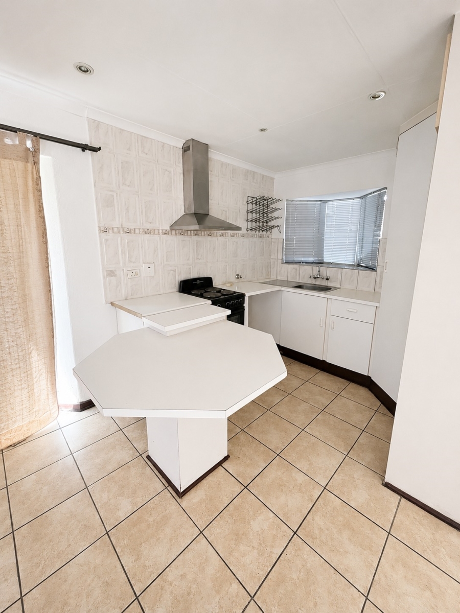 To Let 1 Bedroom Property for Rent in Ormonde Gauteng
