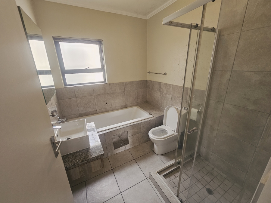 To Let 2 Bedroom Property for Rent in Beverley Gauteng