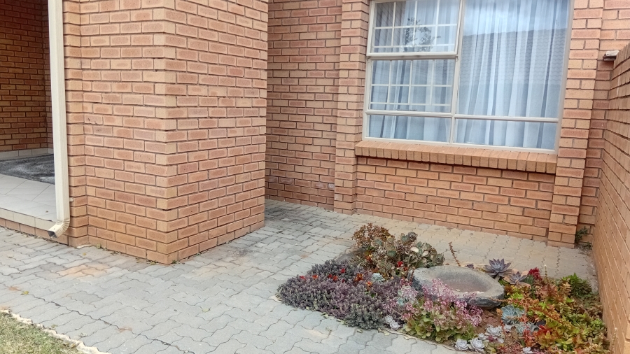 To Let 2 Bedroom Property for Rent in Hazeldean Gauteng