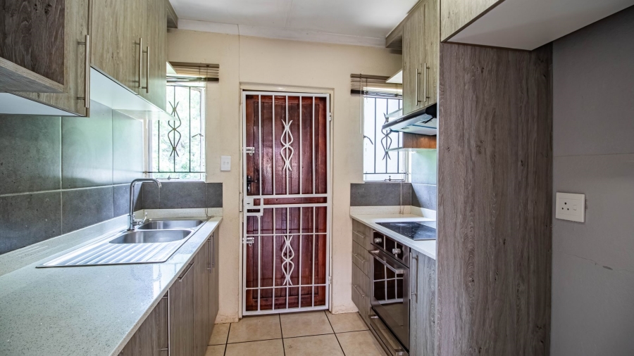 To Let 2 Bedroom Property for Rent in Lombardy West Gauteng