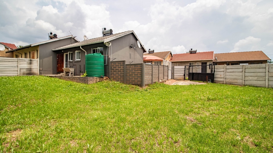 To Let 2 Bedroom Property for Rent in Lombardy West Gauteng