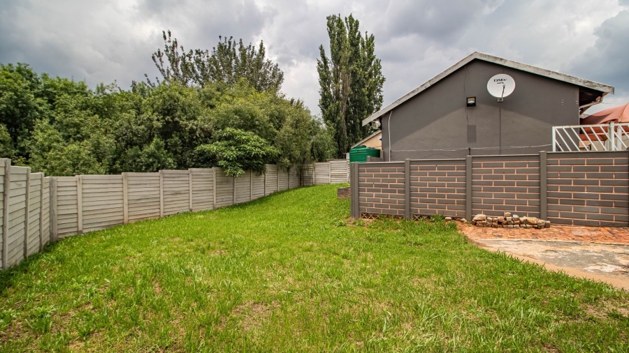 To Let 2 Bedroom Property for Rent in Lombardy West Gauteng